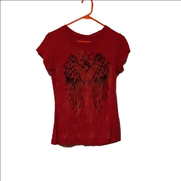 💙🌺Red Graphic Tee with Wing Design - Picture 4 of 9